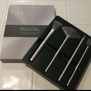 New sealed box. Pivotol facial brush set